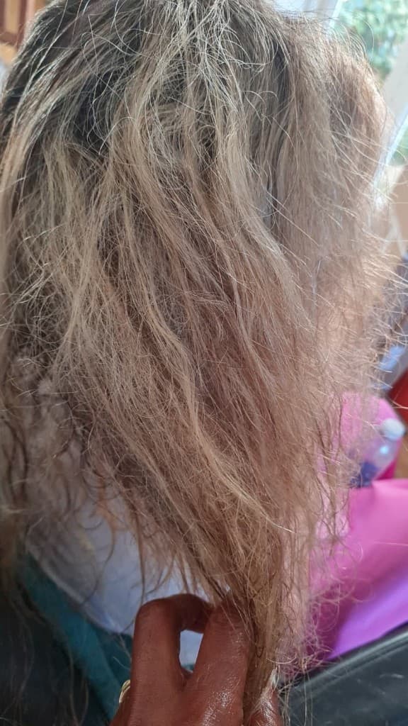 Loose colour-treated hair — consultation