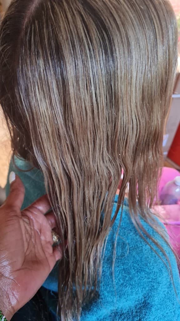 Wash and treatment on loose hair