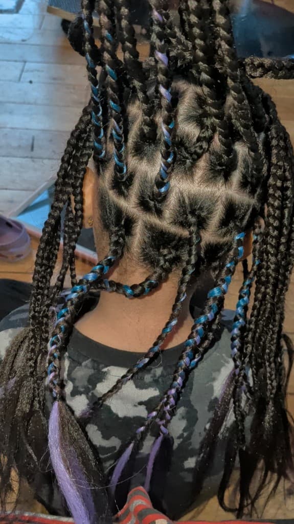 Colourful twists and braids with extensions